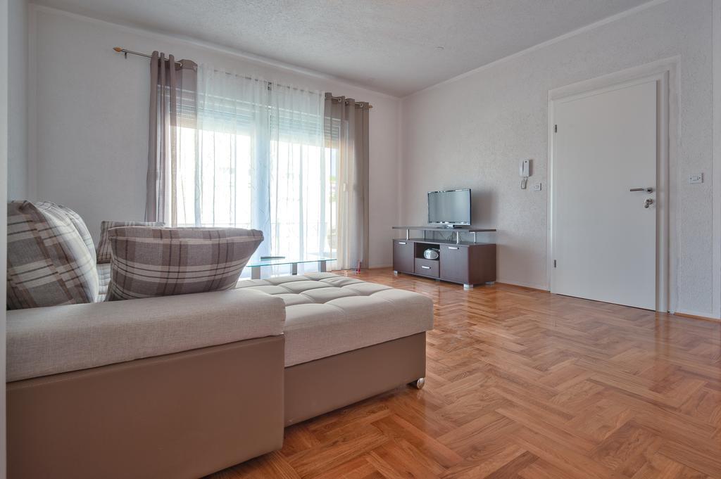 Apartments Marko Podstrana Bilik gambar
